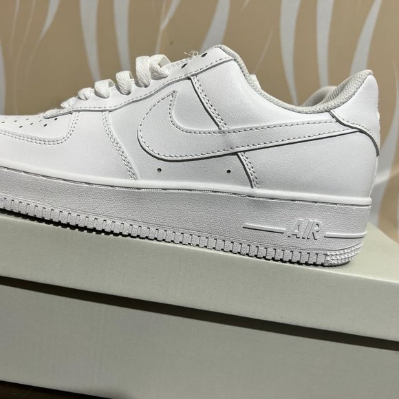 Nike Men\'s White Air Force One main image 5
